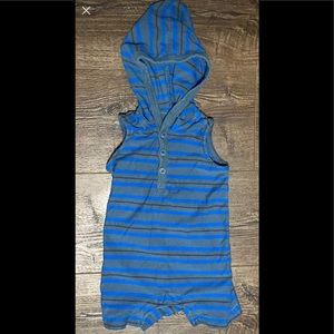 Tea Collection Sleeveless hooded romper